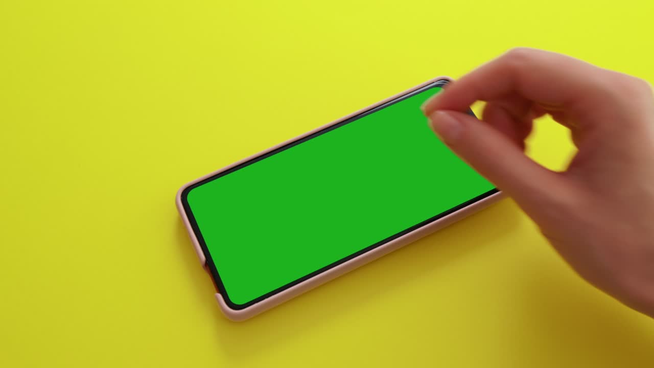 gestos en el teléfono inteligente con pantalla verde