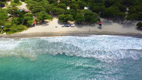 Zeit-Zum-Entspannen-Im-Karibischen-Paradies-Des-Tayrona-Nationalparks,-Kolumbien