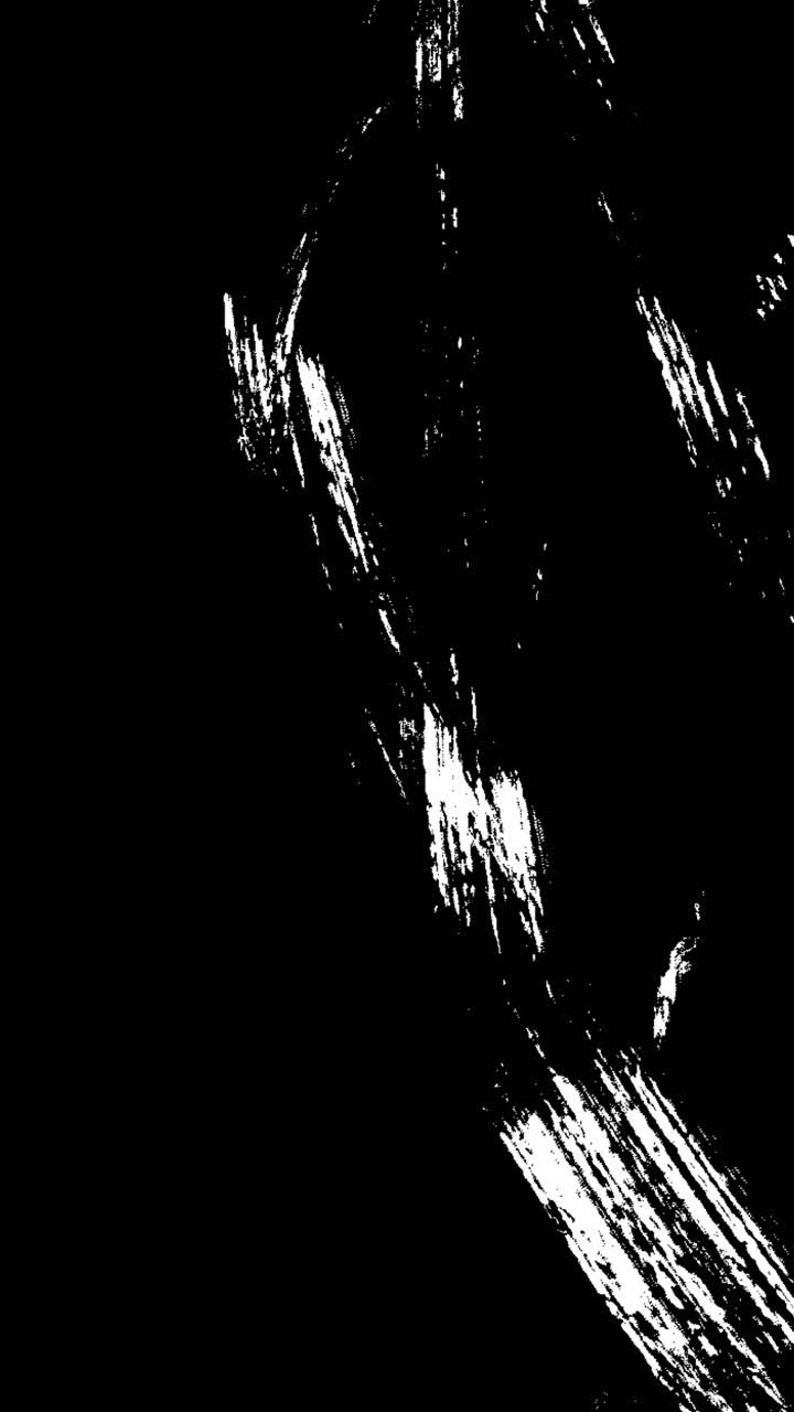 Transizione dinamica di pennellate di pittura bianca su sfondo nero.