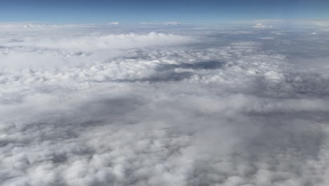 vista de alta altitud de nubes esponjosas