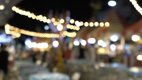 imágenes borrosas del mercado de comida callejera en la playa de patong, phuket de tailandia