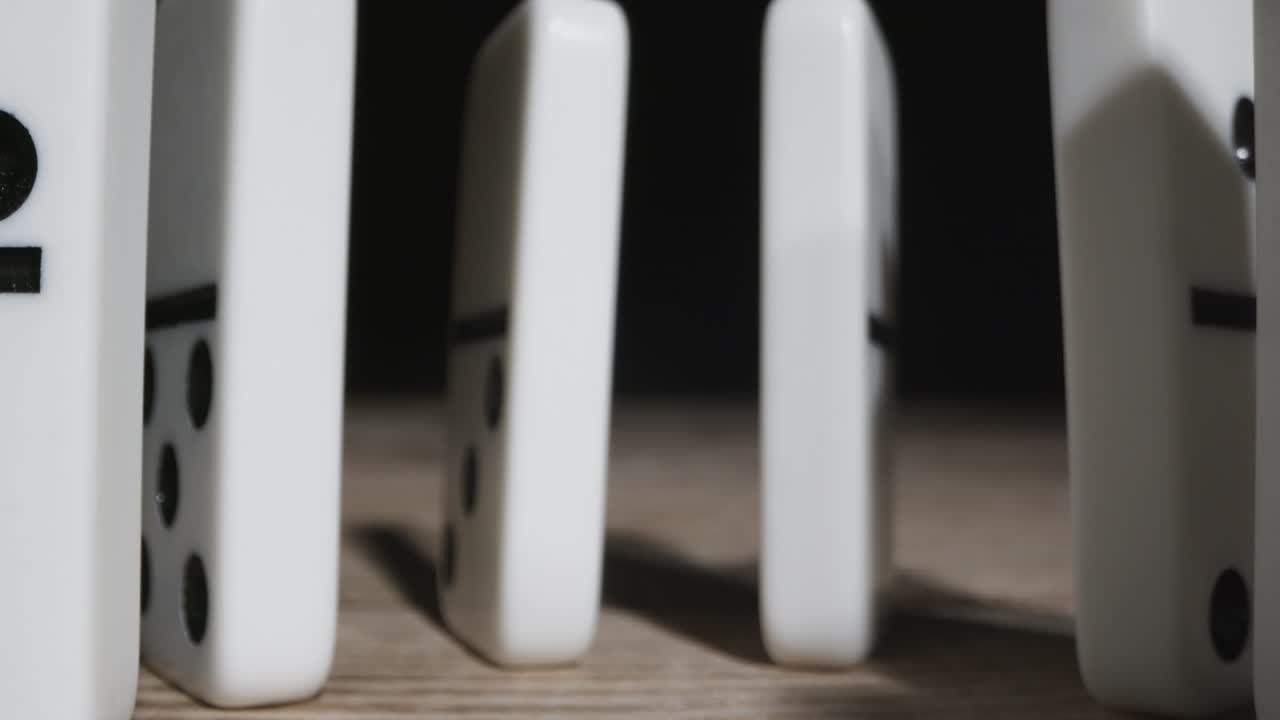 tiro de seguimiento de fichas de dominó