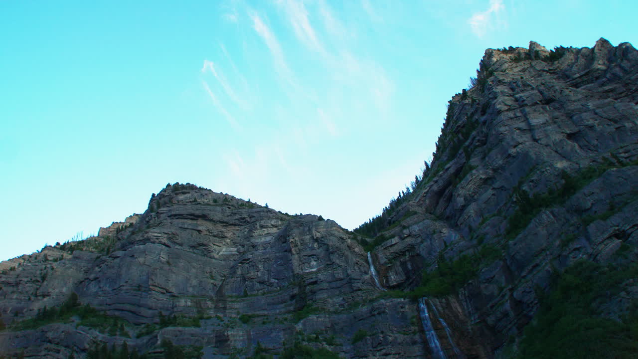 amplia toma de bridal veil falls al atardecer cerca de salt lake city en el cañón provo en utah