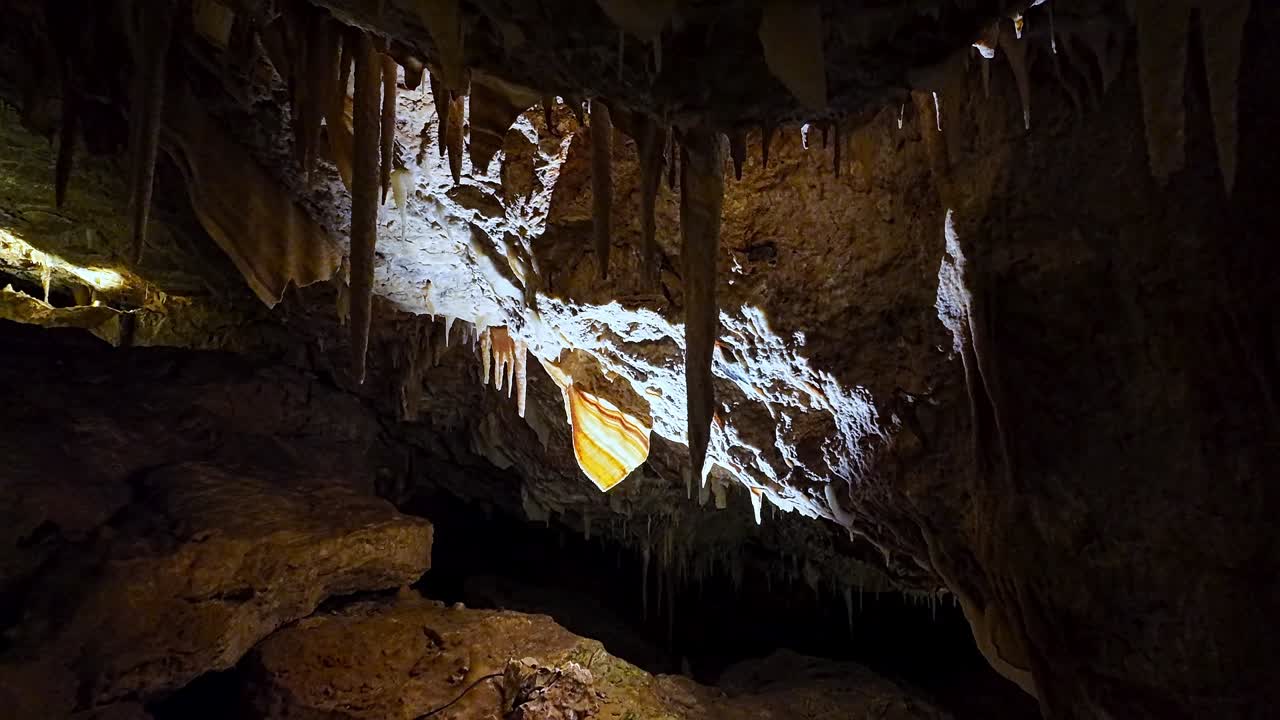 Interni della Grotta di Ngilgi, Australia Occidentale
