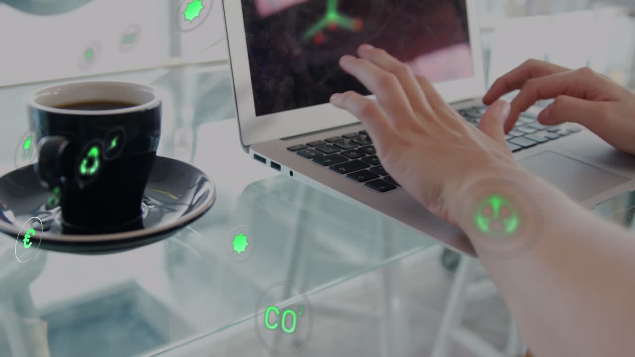 Animazione di più icone su tazza di caffè e donna caucasica che lavora al laptop.