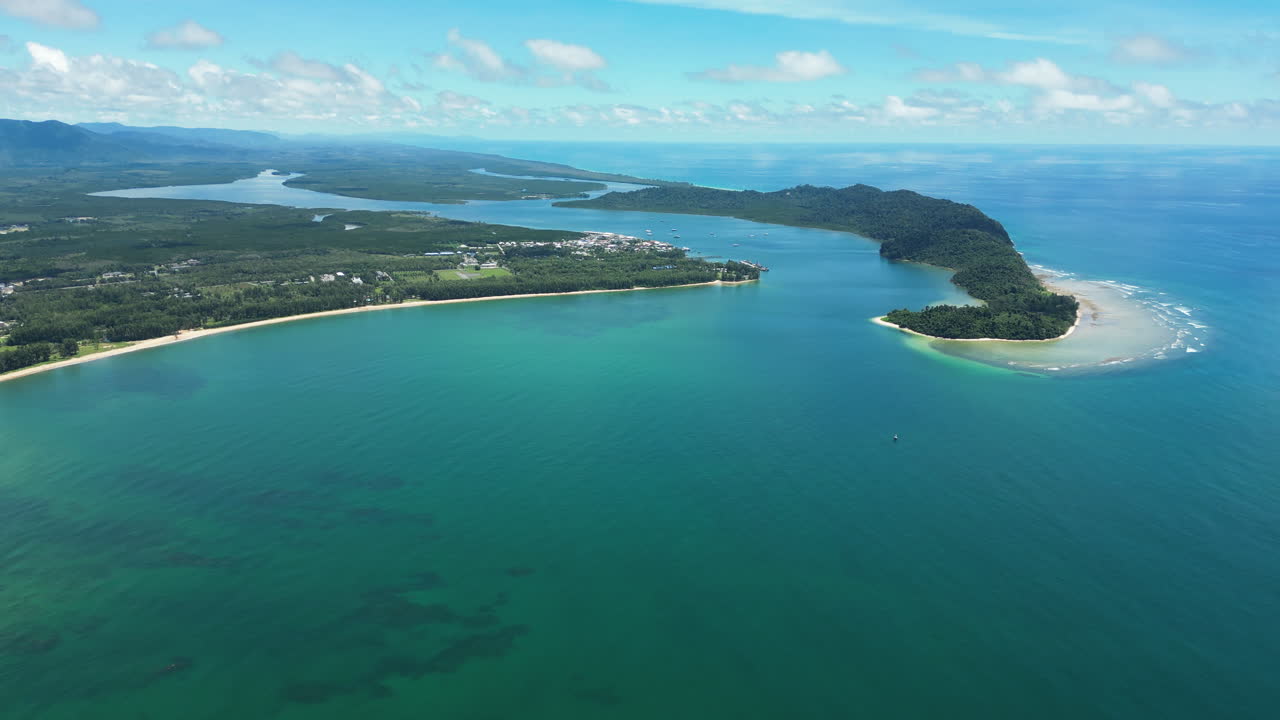 provincia de phang nga, tailandia - un pintoresco panorama de la costa del lago khao - tomada desde un avión no tripulado
