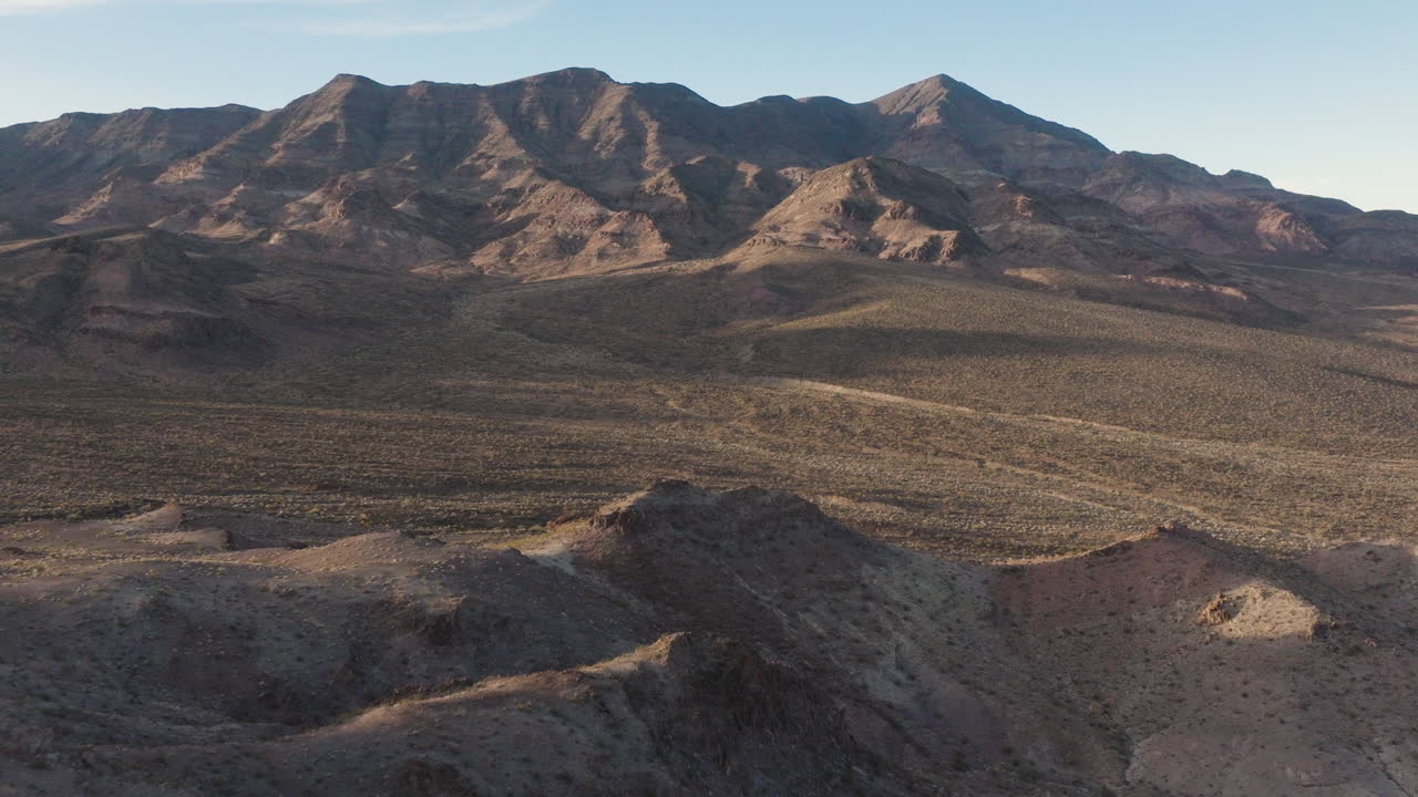 montañas del desierto y el paisaje en boulder city nevada, aérea