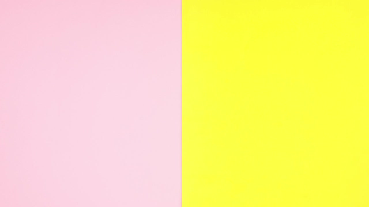 헤어 스타일 도구는 분홍색 노란색 테마에 나타납니다.