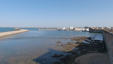 puerto de pesca: la antigua fortaleza de el jadida revela una pintoresca costa, marruecos