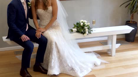 tiro de novia - novio con flor de boda
