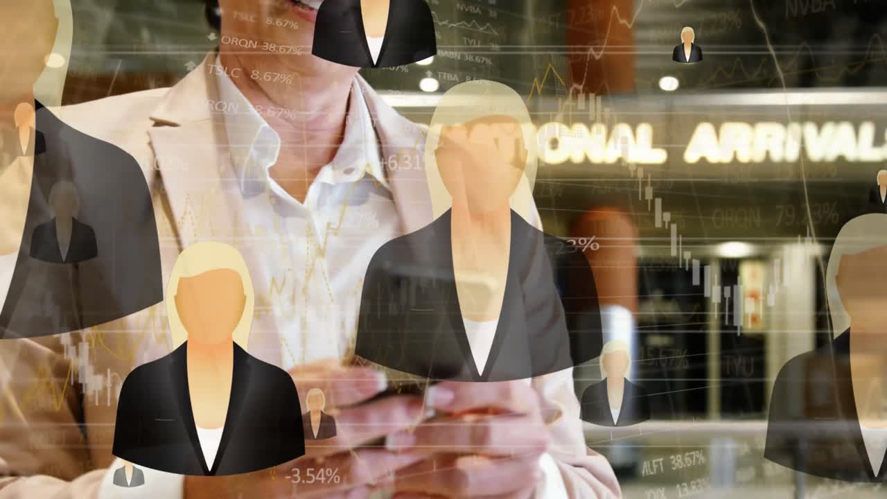 공항에서 스마트폰을 사용하는 백인 고위 사업가에 대한 금융 데이터 처리