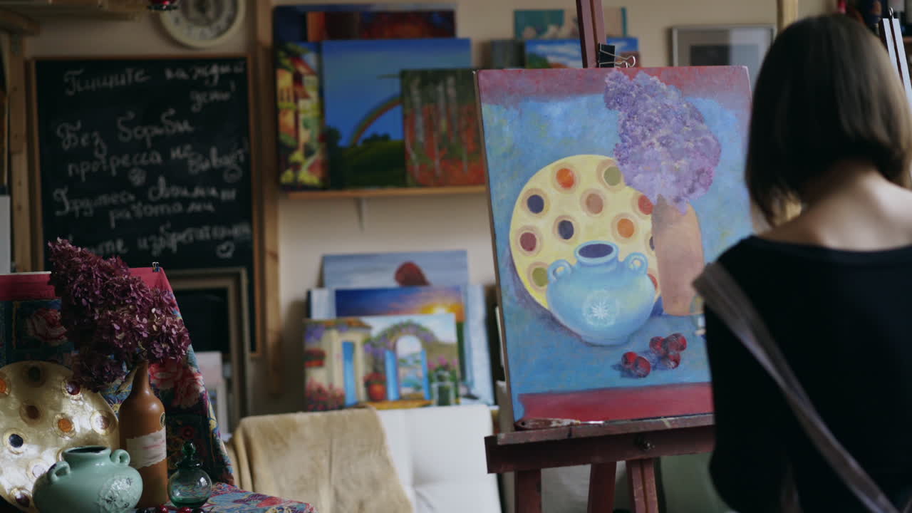 그림을 그리는 스튜디오에서 예술가