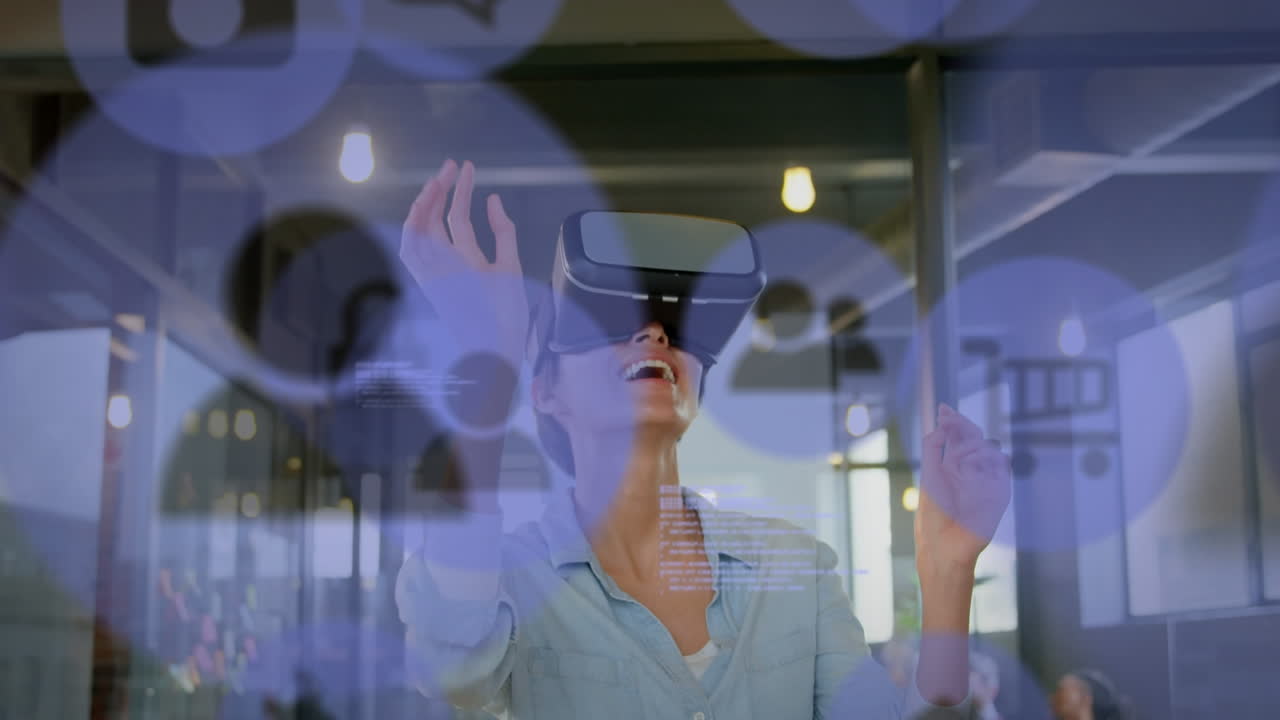 Animation af faldende ikoner over en kvinde, der bruger VR-headset.