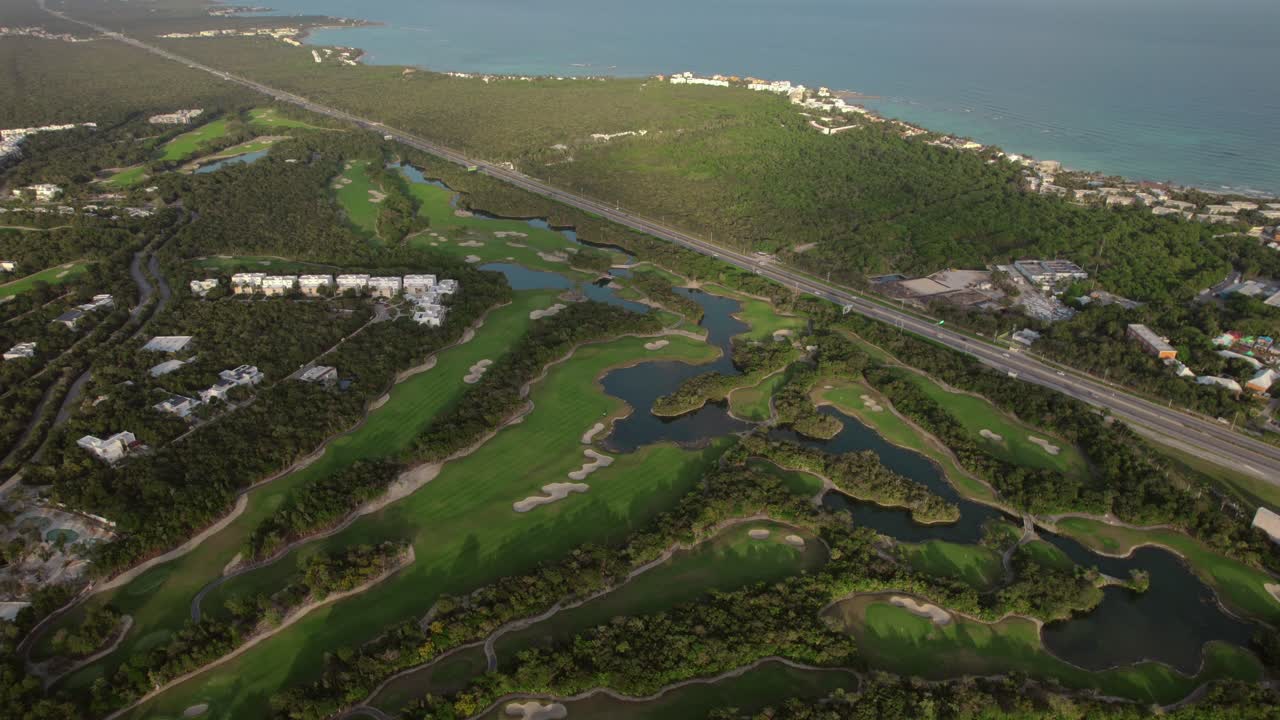 кинематографические воздушные кадры пейзажей ривьеры майя, мексика