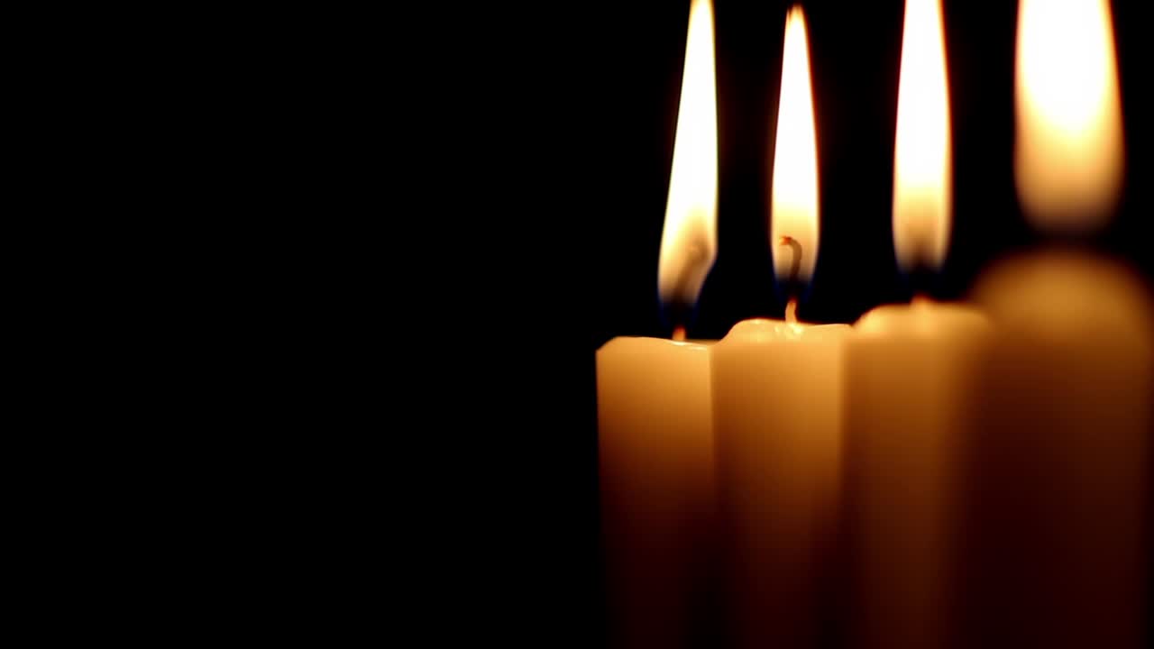 Candele accese di notte 3