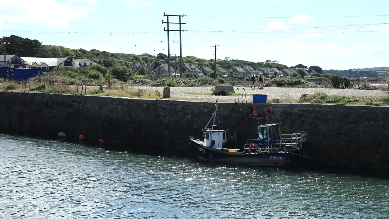 푸른 강어귀, 콘월, 헤일 타운, 영국의 강변에 정박된 보트