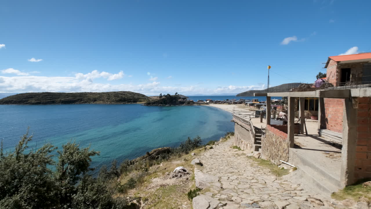 Experience an incredible panoramic view of Playa Ch'allaxa in Challapampana on Isla del Sol, Copacabana, Bolivia. This video showcases the stunning beach, clear waters of Lake Titicaca