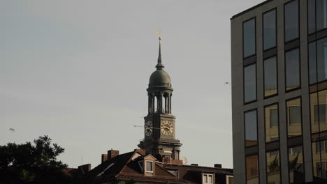 Top-of-St.-Michaelis-Church-in-Hamburg,-Germany