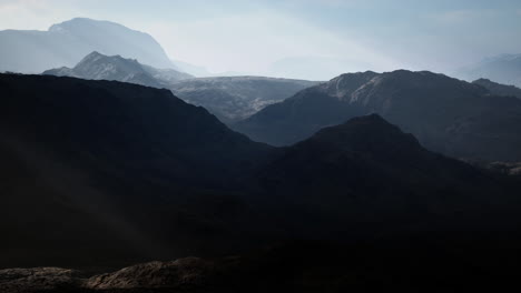 Karge-Berge-In-Afghanistan-Im-Staub