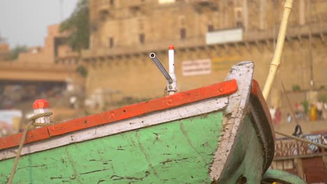 bote de remos en el río ganges