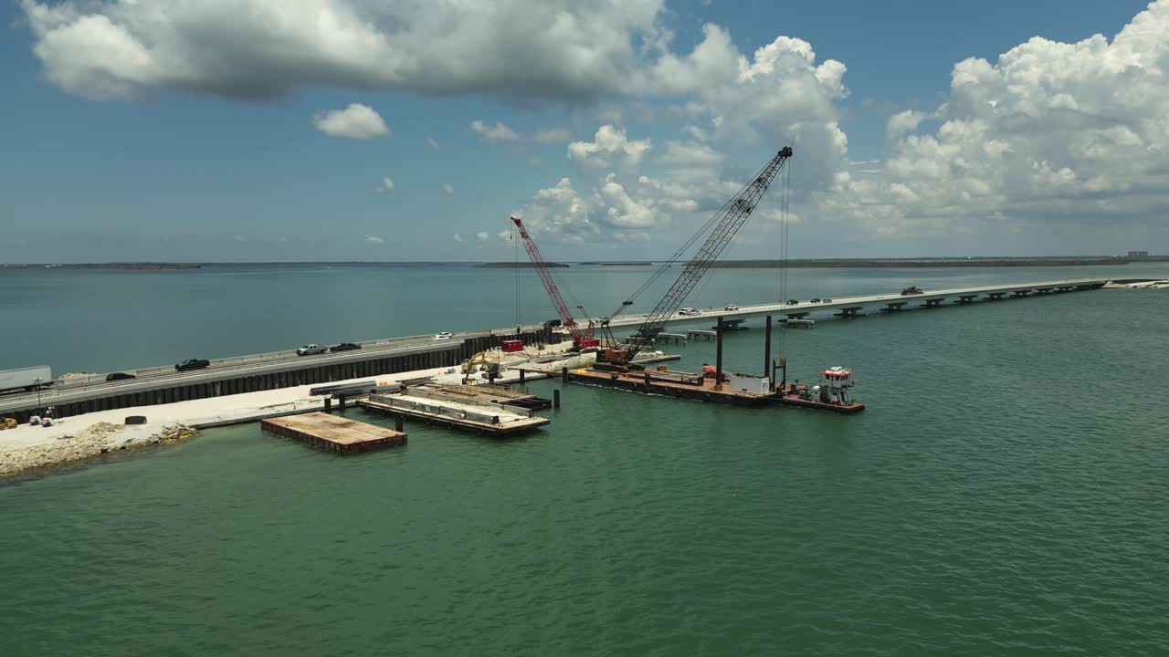 se está reparando un nuevo puente después del huracán ian.