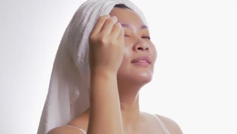Close-up-of-a-woman-applying-a-serum-to-her-face-for-daily-skincare