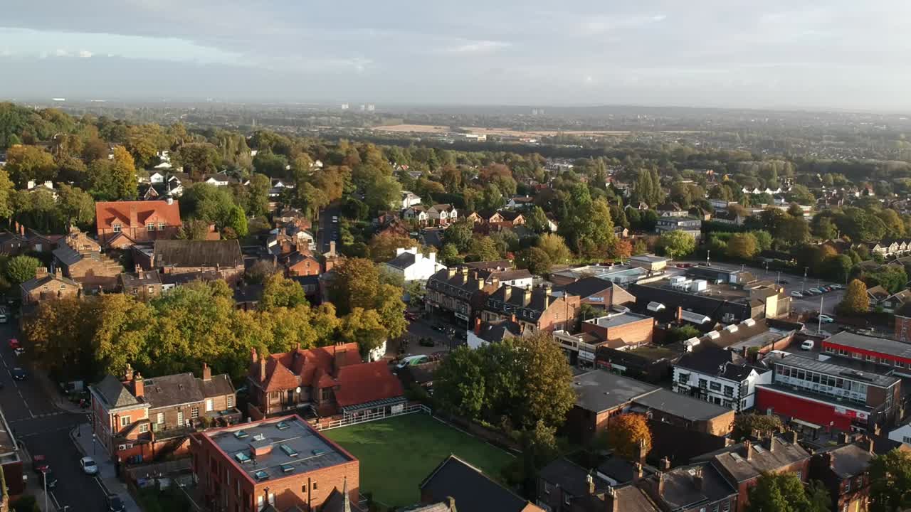 imágenes detalladas de drones del área de woolton en la ciudad de liverpool