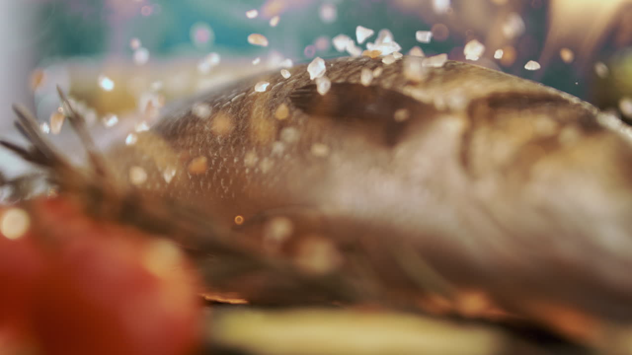 로즈마린과 채소와 함께 긴 바다 바스