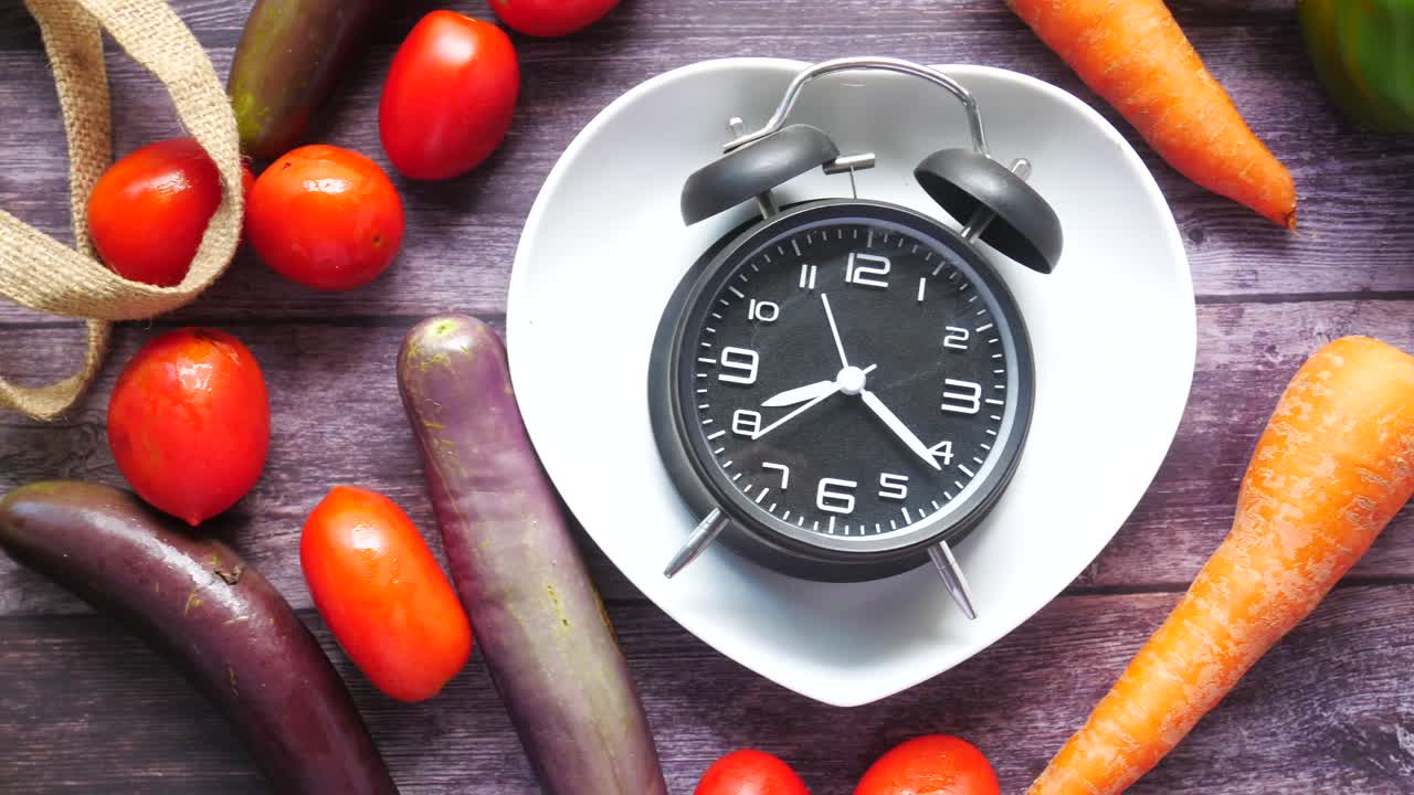 horario de alimentación saludable con verduras y frutas