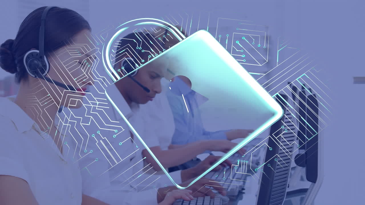 animación de candado de seguridad en línea y placa de circuito sobre personas de negocios que usan auriculares telefónicos