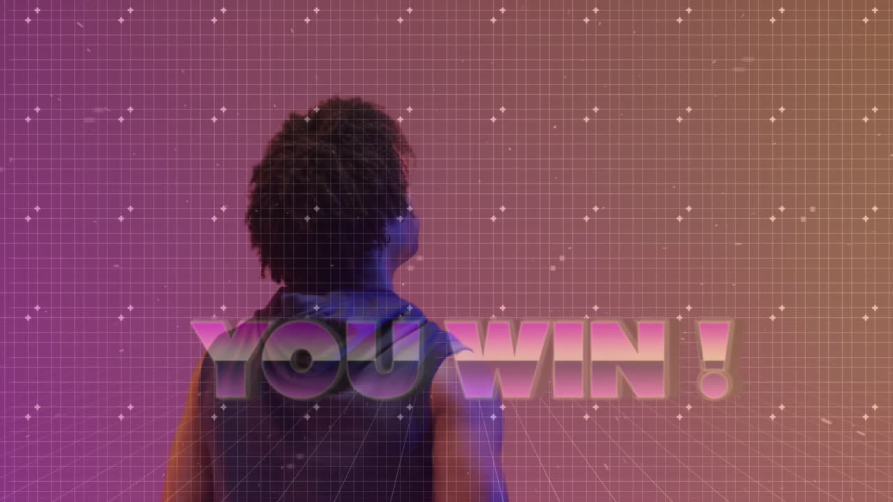 animación de usted ganar texto sobre el patrón y jugador de baloncesto biracial.