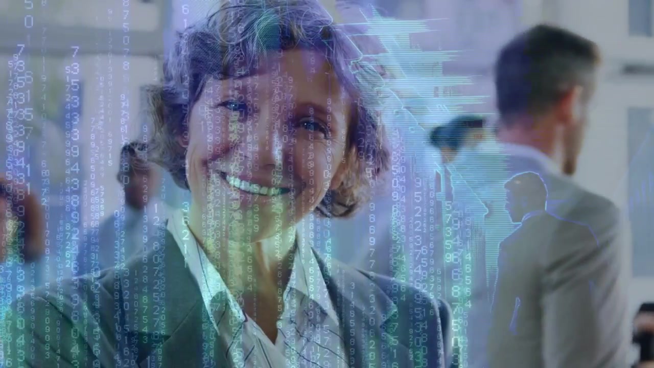 Una dirigente donna tocca il tablet, avviando flussi di dati che si integrano con il business, sorridendo mentre presenta i dati.