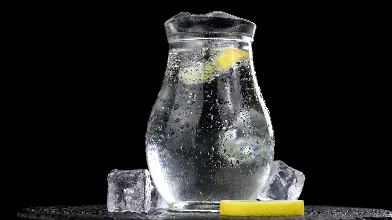 스파클링 워터 (seamless loopable footage, 4k)