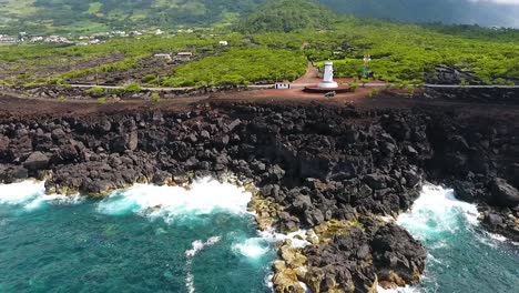 a small lighthouse on the coastline of pico island