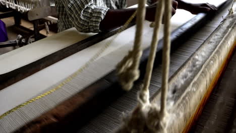 indian traditional handloom wooden weaving machine