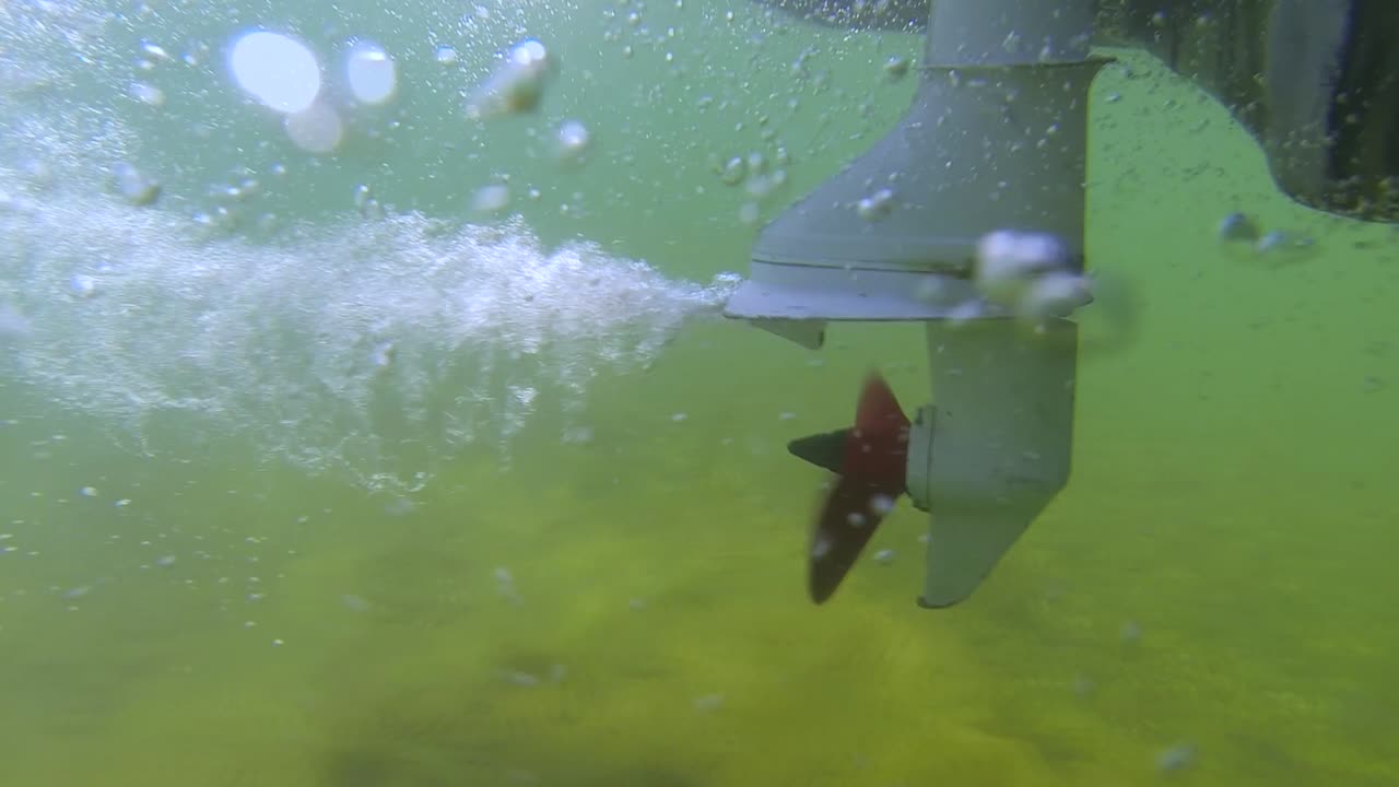 filmando la hélice giratoria con gopro en el río