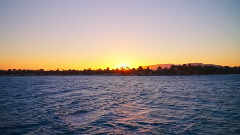 puesta de sol en cámara lenta cerca de setúbal, portugal