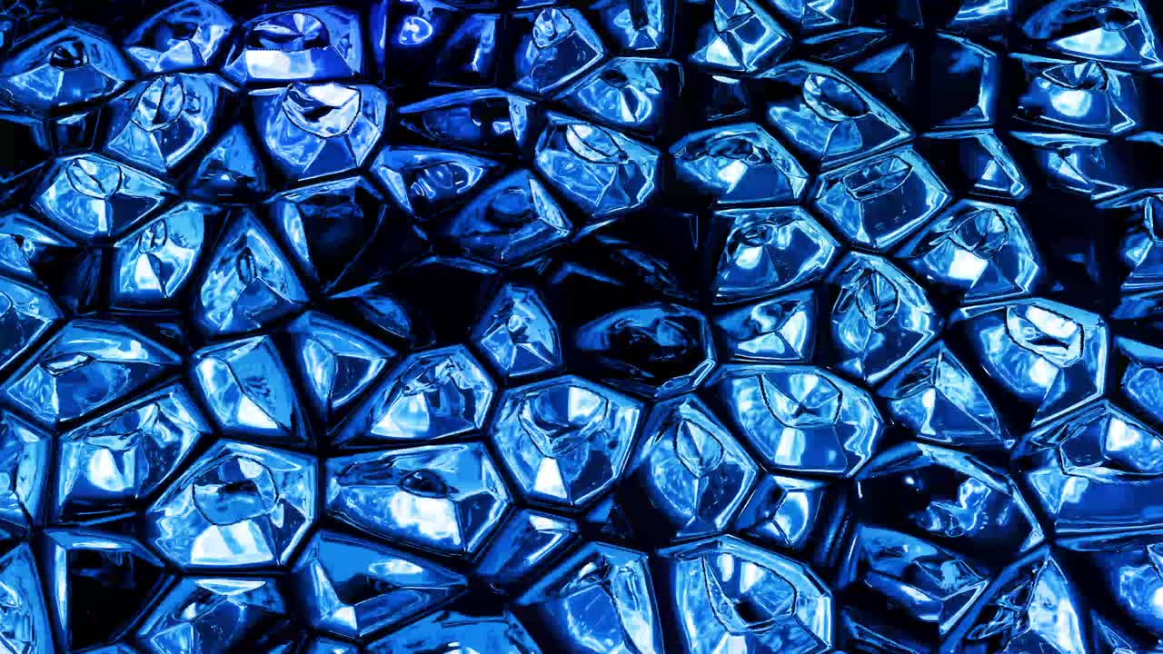 반이는 반이는 표면에 파란색 패턴을 가진 물결 모양의 추상적인 액체 배경; 포일 또는 반이는 유리 표면과 같은 점성 파란 액체; 아름다운 창의적인 축제 배경; 간단한 밝은 bg.