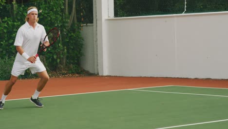 Tennisspieler-Spielen-Einen-Punkt