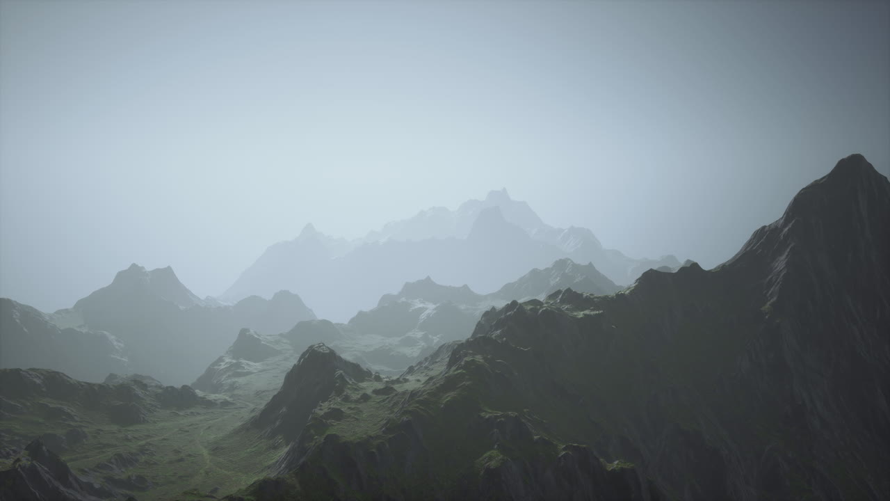 안개가 가득한 산맥 풍경