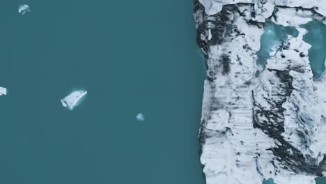 Vista-De-Arriba-Hacia-Abajo-De-La-Laguna-Glaciar-Jokulsarlon-En