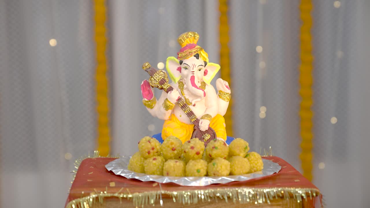 Il Signore Ganesh decorato per il festival Diwali