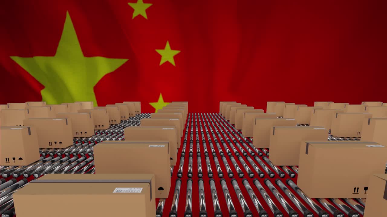 中国の国旗の上にコンベアベルト上の段ボール箱のアニメーション