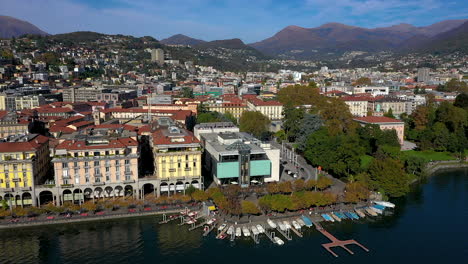 vista panorámica de la ciudad de lugano y su lago en un hermoso día soleado de octubre