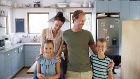 La-Felicidad-Es-Un-Día-En-Familia