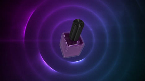 esmalte de uñas púrpura sobre un fondo púrpura