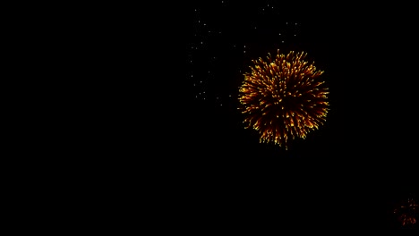 fondo de bucle de composición de exhibición de fuegos artificiales de color rojo oscuro para cumpleaños, aniversario, celebración, vacaciones, año nuevo, fiesta, evento y celebraciones, invitación