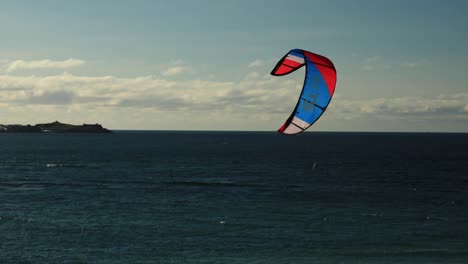 Surfers-Enjoying-Sea-Activities-On-Tropical-Hayle-Beach-In-Cornwall,-England