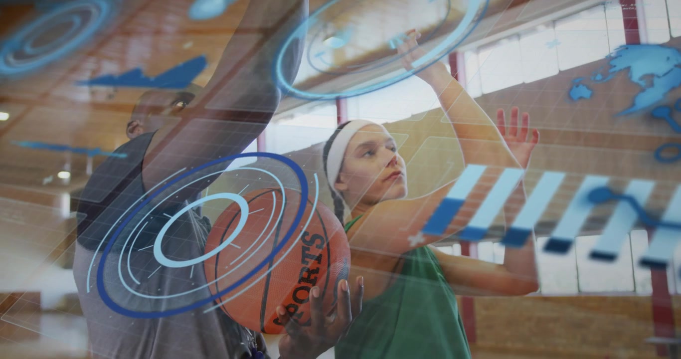 Træner forklarer grebsposition, hvilket udløser et HUD-overlay, der guider spilleren på banen i basketballskydning.