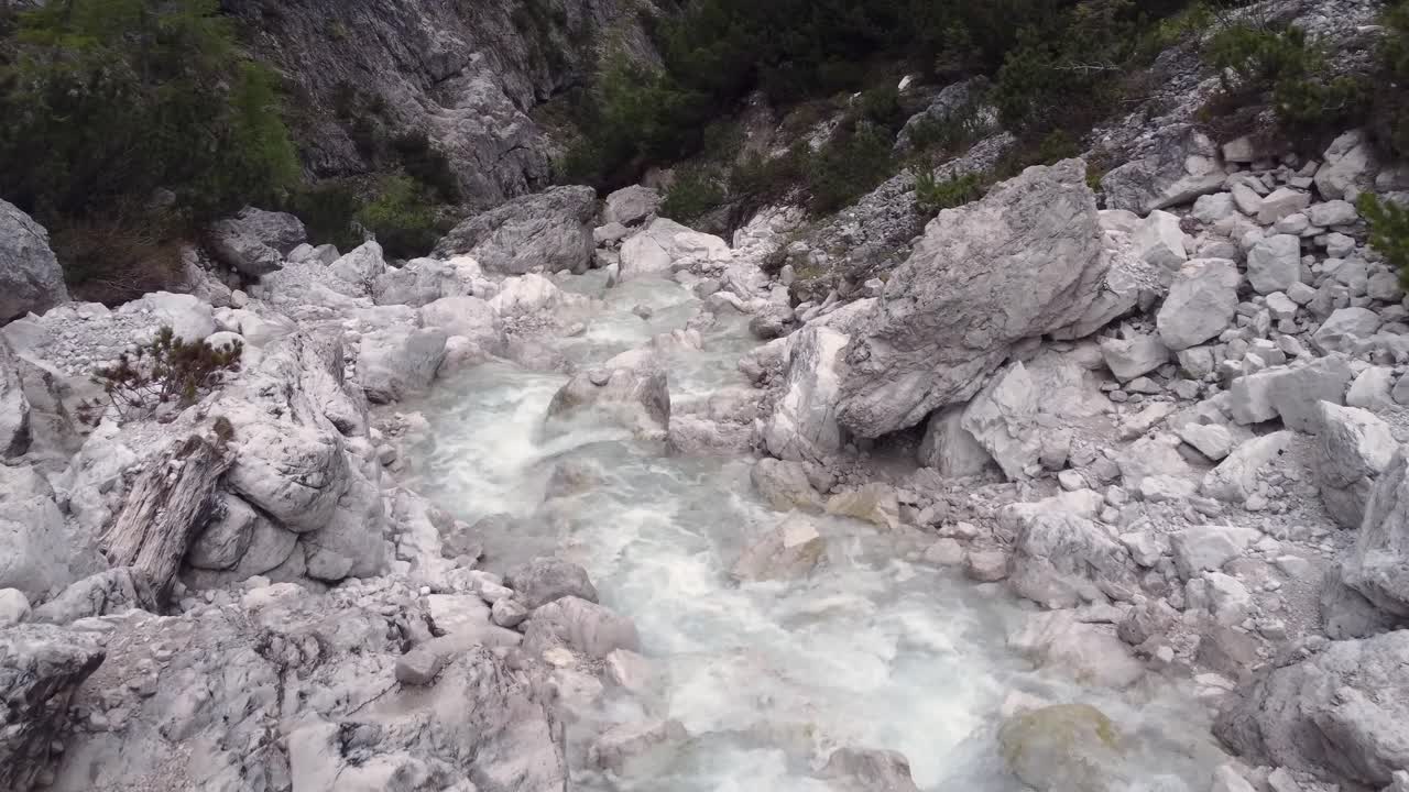 vista aérea de las montañas dolomitas, los alpes, italia